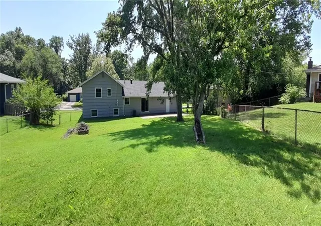 3rd image of 1604 Ne 60Th Ter, Kansas City, MO 64118 | MLS# 2629970