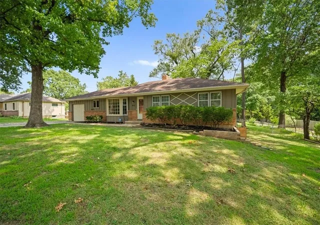 3rd image of 6111 Melrose Ln, Shawnee, KS 66203 | MLS# 2629979