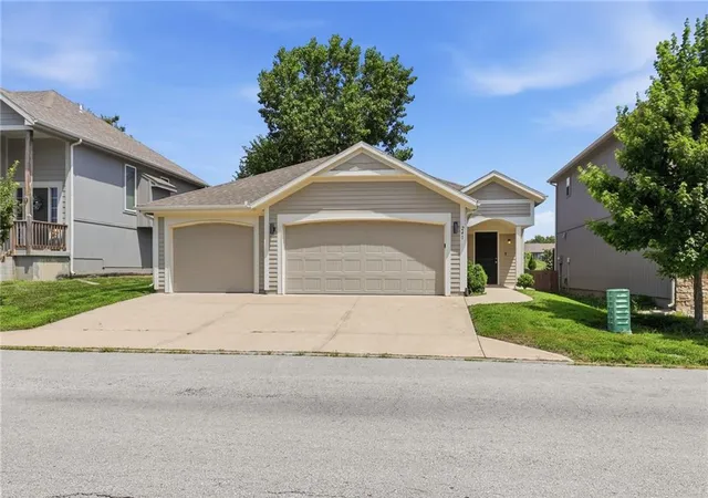 Photo 1 of Single family home for sale at 241 Jenny Ln, Raymore, MO 64083 | MLS# 2629986 | Listing updated on 2026-08-28