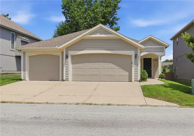 Photo 2 of Single family home for sale at 241 Jenny Ln, Raymore, MO 64083 | MLS# 2629986 | Listing updated on 2026-08-28
