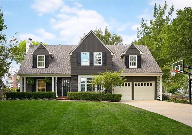 Homes for sale in Mission Hills, KS | 6536 Overbrook Rd, Mission Hills, KS 66208 | MLS# 2629987