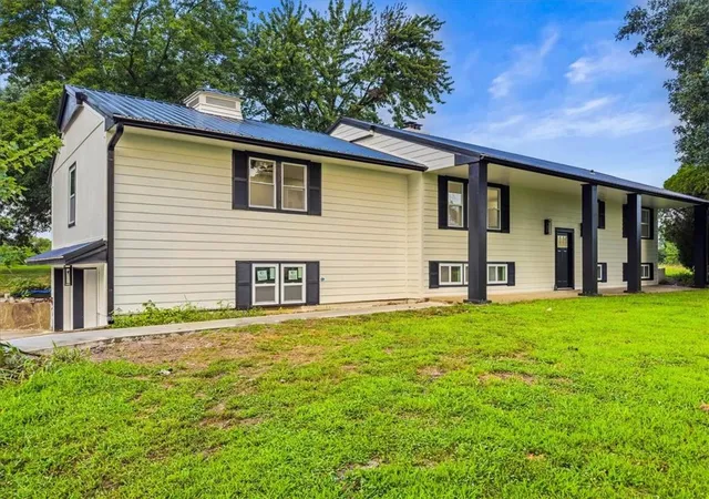 4th image of 28414 S State Route Dd Hwy, Harrisonville, MO 64701 | MLS# 2629997