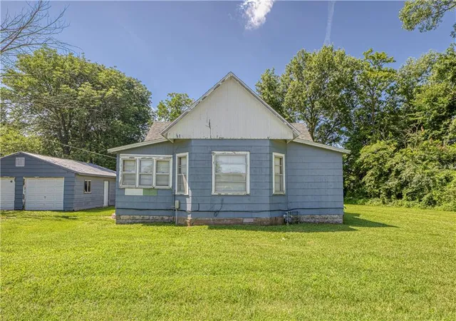 Homes for sale in Frontenac, KS | 500 E Mckay St, Frontenac, KS 66763 | MLS# 2630001