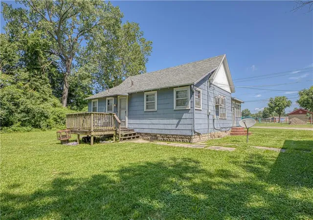 Homes for sale in Frontenac, KS | 500 E Mckay St, Frontenac, KS 66763 | MLS# 2630001