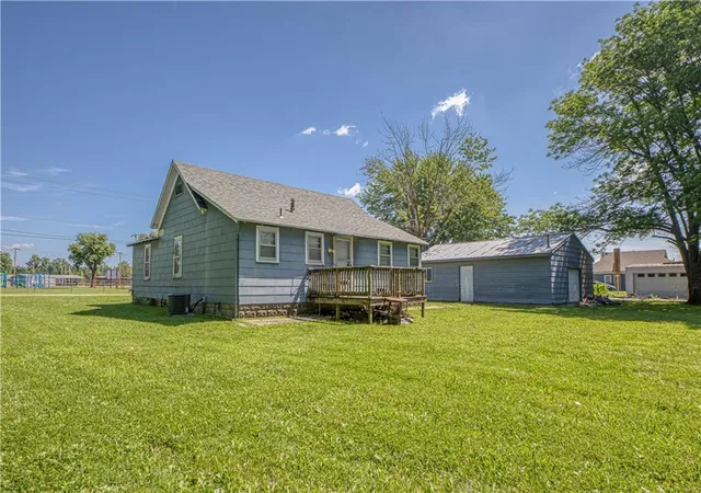 Homes for sale in Frontenac, KS | 500 E Mckay St, Frontenac, KS 66763 | MLS# 2630001