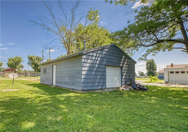 Homes for sale in Frontenac, KS | 500 E Mckay St, Frontenac, KS 66763 | MLS# 2630001