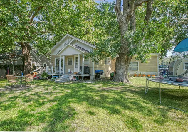 Homes for sale in Pittsburg, KS | 800 W 3Rd St, Pittsburg, KS 66762 | MLS# 2630010
