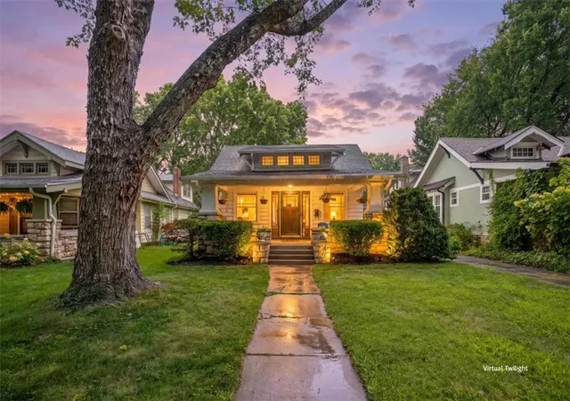 Photo 1 of Single family home for sale at 5733 Kenwood Ave, Kansas City, MO 64110 | MLS# 2630011 | Listing updated on 2026-10-08
