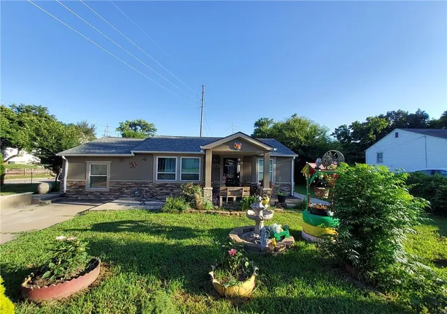 Photo 3 of Single family home for sale at 4401 Claudine Ln, Kansas City, KS 66102 | MLS# 2630013 | Listing updated on 2026-08-10
