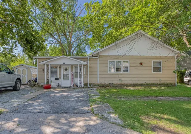 Homes for sale in Pittsburg, KS | 116 W 9th St, Pittsburg, KS 66762 | MLS# 2630014