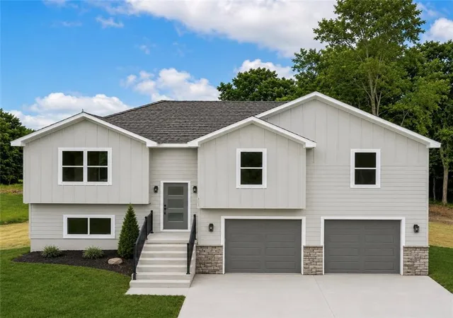 Homes for sale in Warrensburg, MO | 326 Ne 21st Rd, Warrensburg, MO 64093 | MLS# 2630016