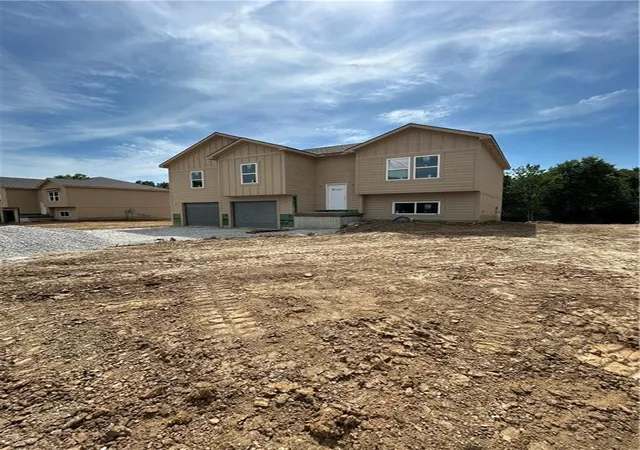 Homes for sale in Warrensburg, MO | 326 Ne 21st Rd, Warrensburg, MO 64093 | MLS# 2630016