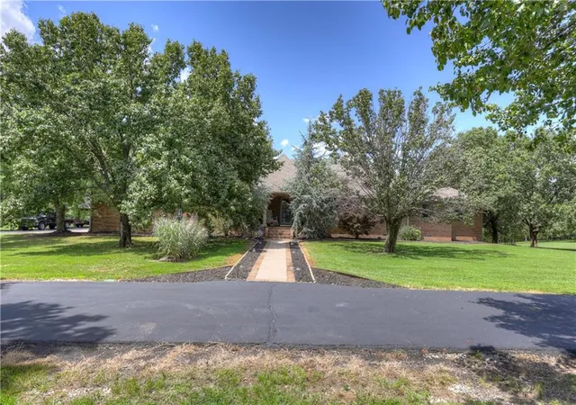1st image of 1426 E State Line Rd, Baxter Springs, KS 66713 | MLS# 2630026