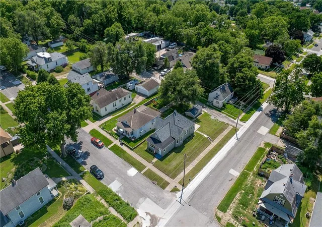 27th image of 2302 S 15th St, St Joseph, MO 64503 | MLS# 2630041