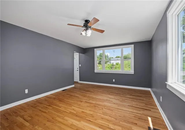4th image of 2302 S 15Th St, St Joseph, MO 64503 | MLS# 2630041