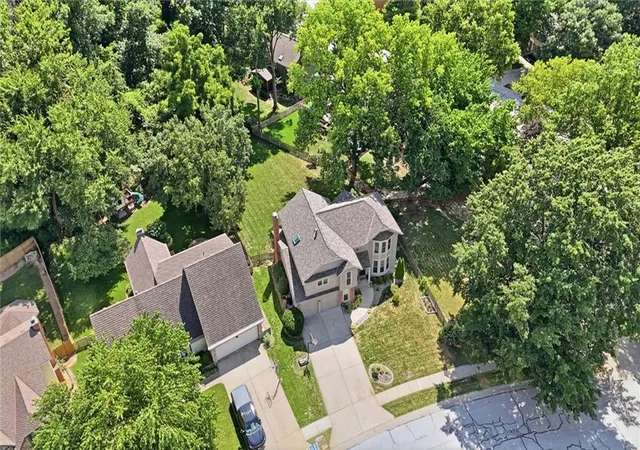 37th image of 201 Ne Shoreview Dr, Lees Summit, MO 64064 | MLS# 2630047