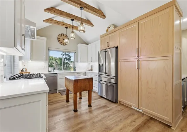 3rd image of 201 Ne Shoreview Dr, Lees Summit, MO 64064 | MLS# 2630047