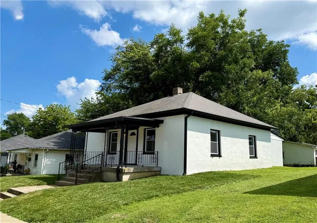 Homes for sale in Lexington, MO | 2003 Jefferson St, Lexington, MO 64067 | MLS# 2630053