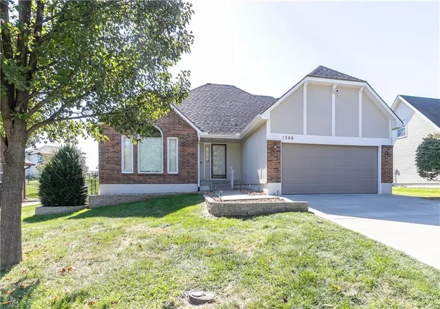 Photo 1 of Single family home for sale at 1306 Sw Stonecreek Dr, Blue Springs, MO 64015 | MLS# 2630055 | Listing updated on 2026-10-20