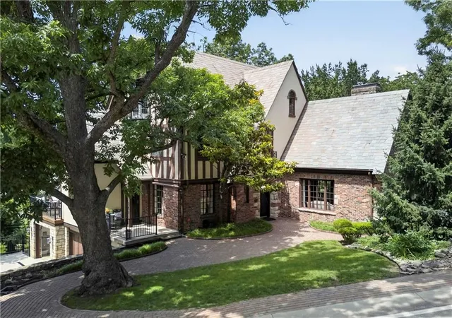 Photo 2 of Single family home for sale at 840 Rockwell Ln, Kansas City, MO 64112 | MLS# 2630057 | Listing updated on 2026-08-26