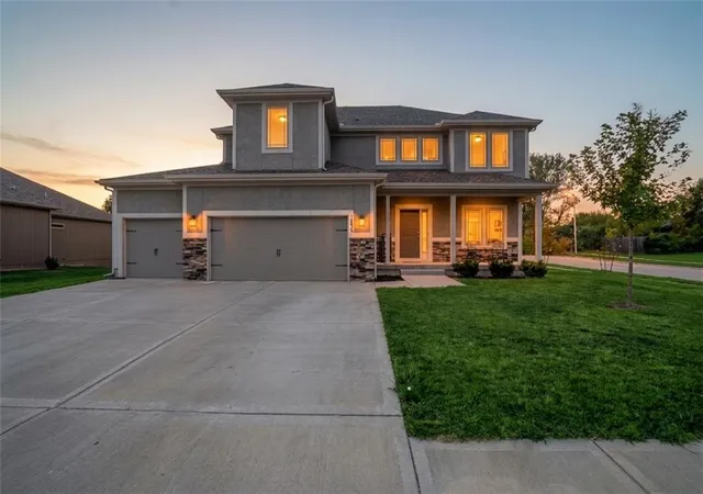 Single family home for sale at 10838 N Bristol Ave, Kansas City, MO 64156 | MLS# 2630069