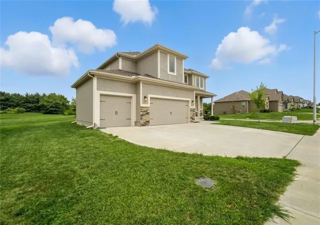 Photo 3 of Single family home for sale at 10838 N Bristol Ave, Kansas City, MO 64156 | MLS# 2630069 | Listing updated on 2026-10-18