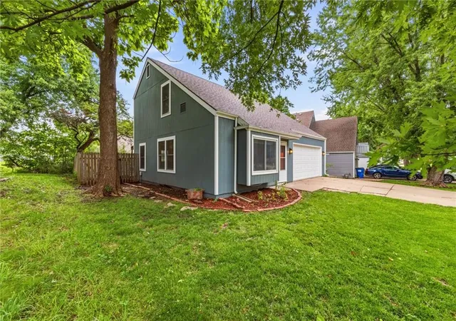 Homes for sale in Lawrence, KS | 213 Deerfield Ln, Lawrence, KS 66049 | MLS# 2630072