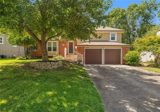 Homes for sale in Lenexa, KS | 12919 W 100th St, Lenexa, KS 66215 | MLS# 2630075