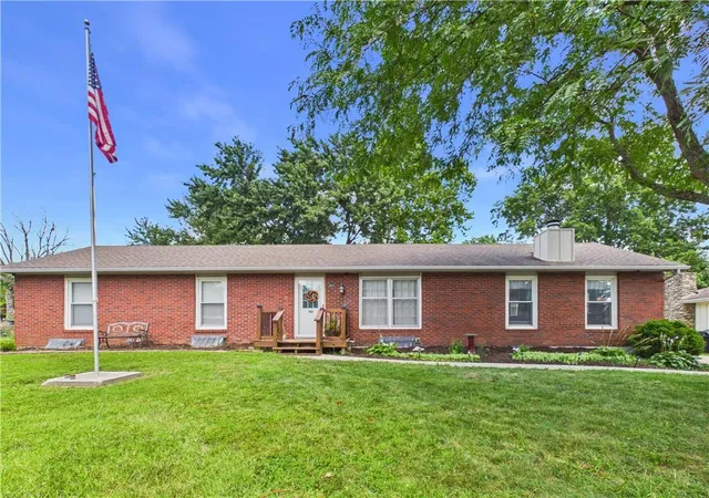 Homes for sale in Warrensburg, MO | 922 Ridge Dr, Warrensburg, MO 64093 | MLS# 2630079