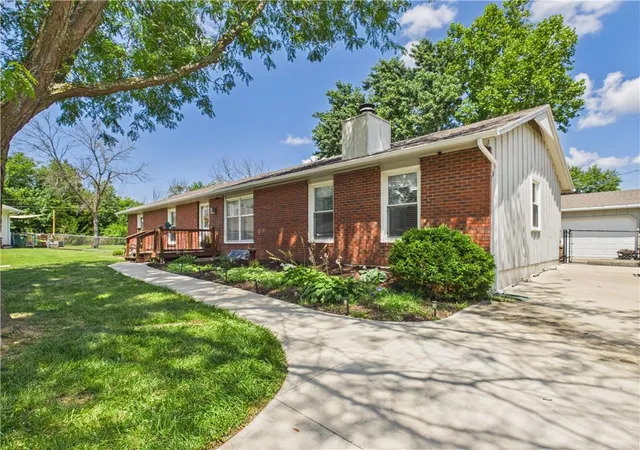 Homes for sale in Warrensburg, MO | 922 Ridge Dr, Warrensburg, MO 64093 | MLS# 2630079