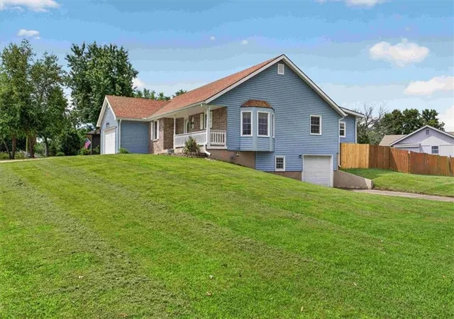 3rd image of 1006 N King Ave, Harrisonville, MO 64701 | MLS# 2630083