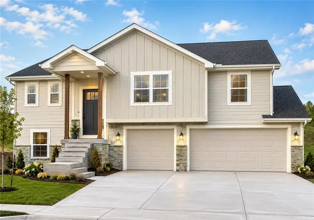 1st image of 515 Skyview Ln, Liberty, MO 64068 | MLS# 2630086