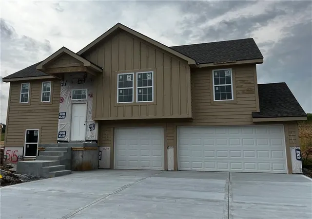 2nd image of 515 Skyview Ln, Liberty, MO 64068 | MLS# 2630086