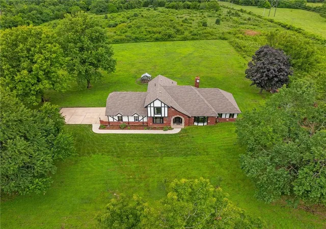 3rd image of 24400 E Orient Cemetery Rd, Harrisonville, MO 64701 | MLS# 2630088