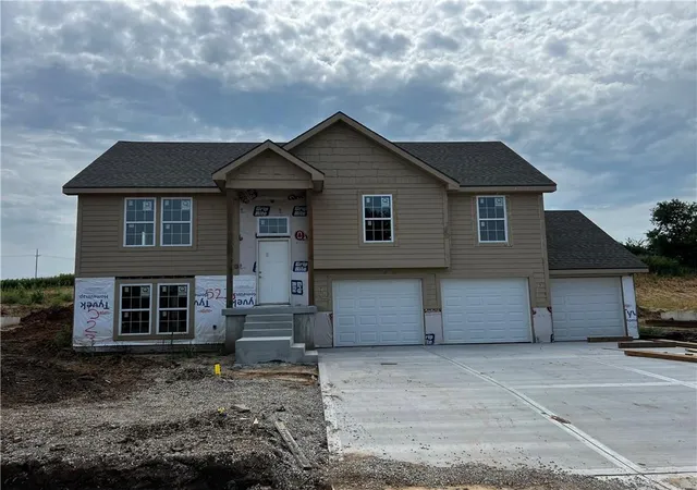 2nd image of 523 Skyview Ln, Liberty, MO 64068 | MLS# 2630089