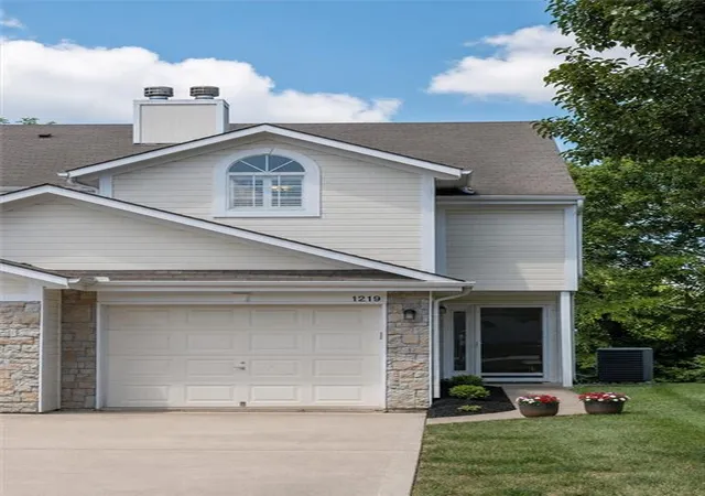 Homes for sale in Blue Springs, MO | 1219 Nw Hidden Ridge Cir, Blue Springs, MO 64015 | MLS# 2630092
