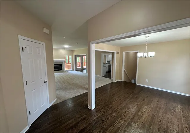 4th image of 2405 Sw Stone Bridge Cir, Lees Summit, MO 64082 | MLS# 2630109