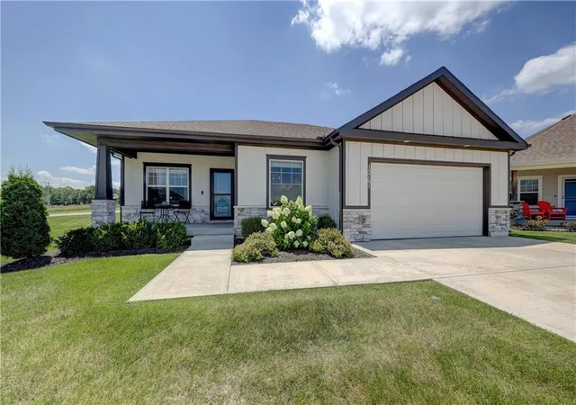 1st image of 15761 Sheridan Pl, Basehor, KS 66007 | MLS# 2630116