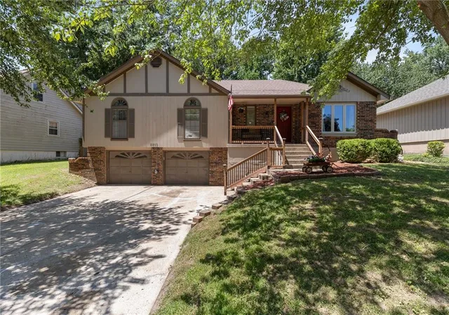Homes for sale in Blue Springs, MO | 2209 Nw 10th St, Blue Springs, MO 64015 | MLS# 2630121