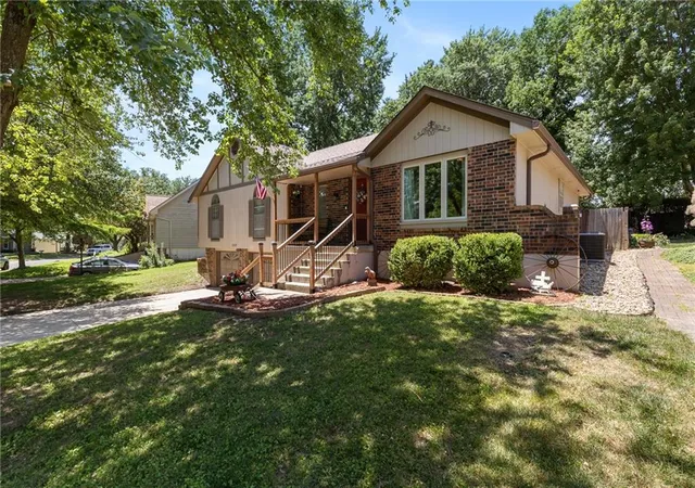Homes for sale in Blue Springs, MO | 2209 Nw 10th St, Blue Springs, MO 64015 | MLS# 2630121