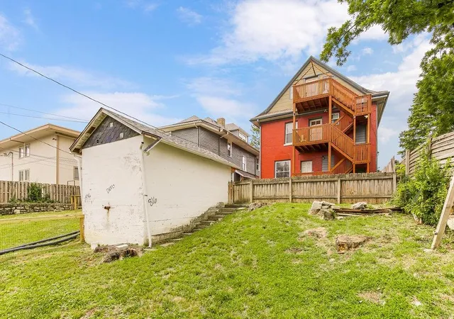 Photo 4 of Single family home for sale at 3949 Warwick Blvd, Kansas City, MO 64111 | MLS# 2630132 | Listing updated on 2026-08-15