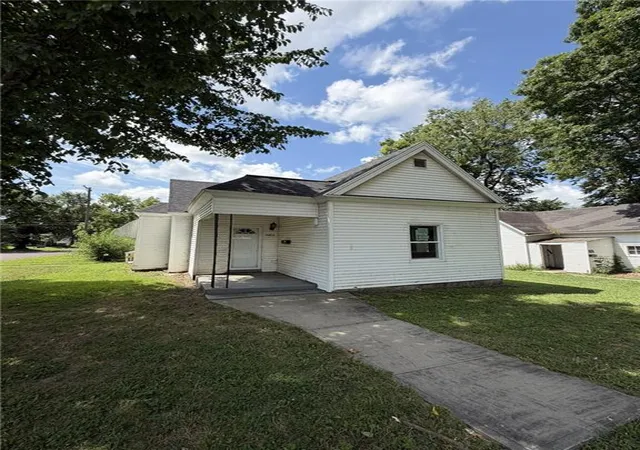 1st image of 1022 E 9th St, Sedalia, MO 65301 | MLS# 2630133
