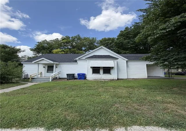 3rd image of 1022 E 9Th St, Sedalia, MO 65301 | MLS# 2630133