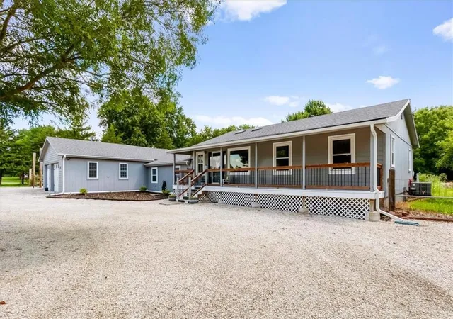 Homes for sale in Wellsville, KS | 124 E 2300Th Rd, Wellsville, KS 66092 | MLS# 2630134