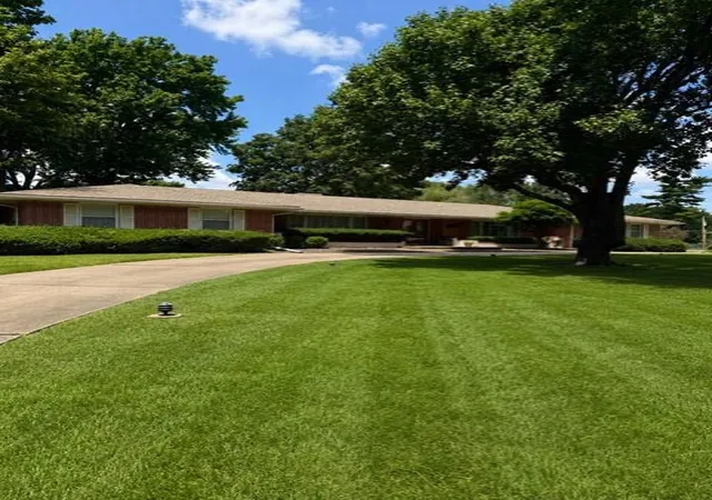 1st image of 10120 Wenonga Ln, Leawood, KS 66206 | MLS# 2630142