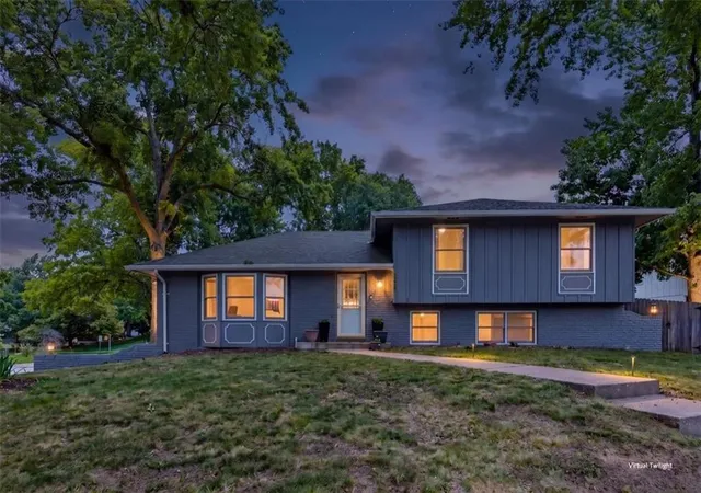 Homes for sale in Shawnee Mission, KS | 11614 Mcanany Dr, Shawnee Mission, KS 66203 | MLS# 2630157