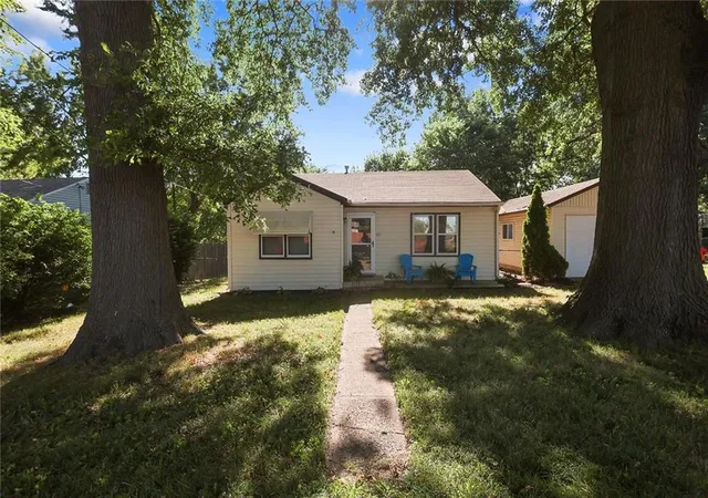 2nd image of 17 Hostetter St, Buckner, MO 64016 | MLS# 2630158