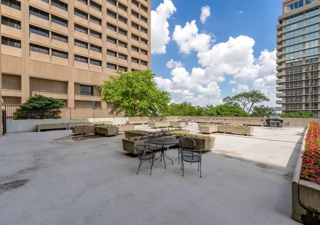 2nd image of 700 E 8Th St, Kansas City, MO 64106