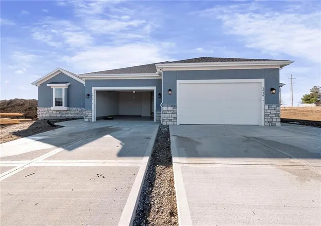 Homes for sale in Basehor, KS | 14655 Amanda Ln, Basehor, KS 66007 | MLS# 2630161