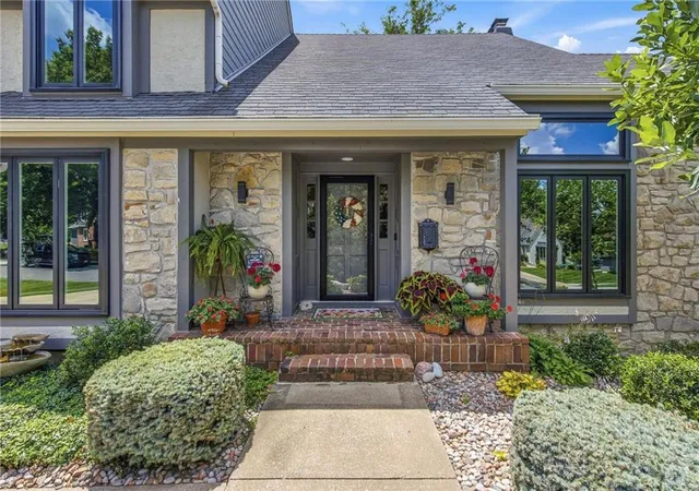 3rd image of 12130 Bluejacket St, Overland Park, KS 66213 | MLS# 2630162